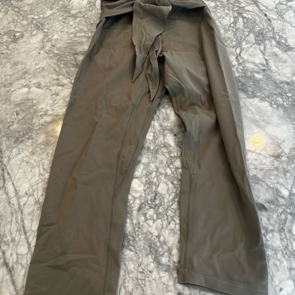J80 fit green capris